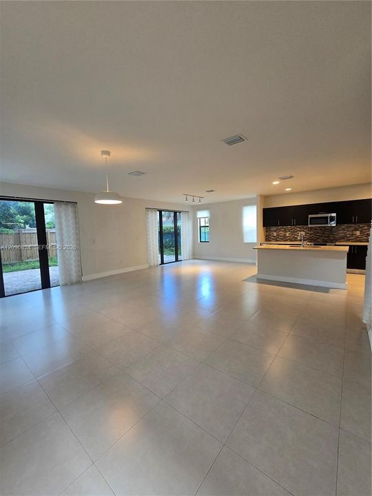 For Rent: $6,500 (5 beds, 4 baths, 3205 Square Feet)