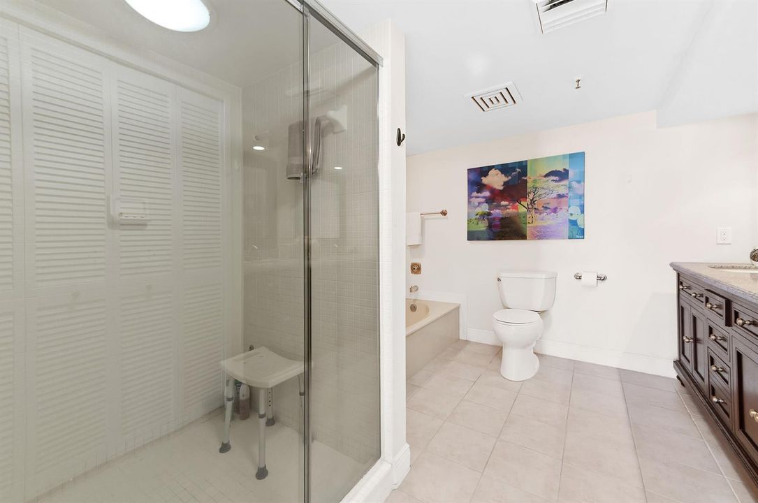 17 Bathroom 01