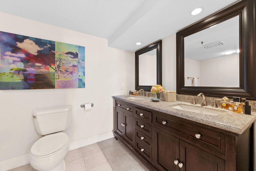 18 Bathroom 02