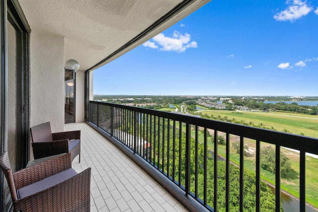29 Balcony 03