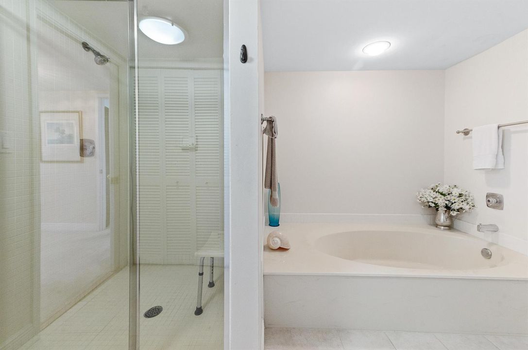 19 Bathroom 03