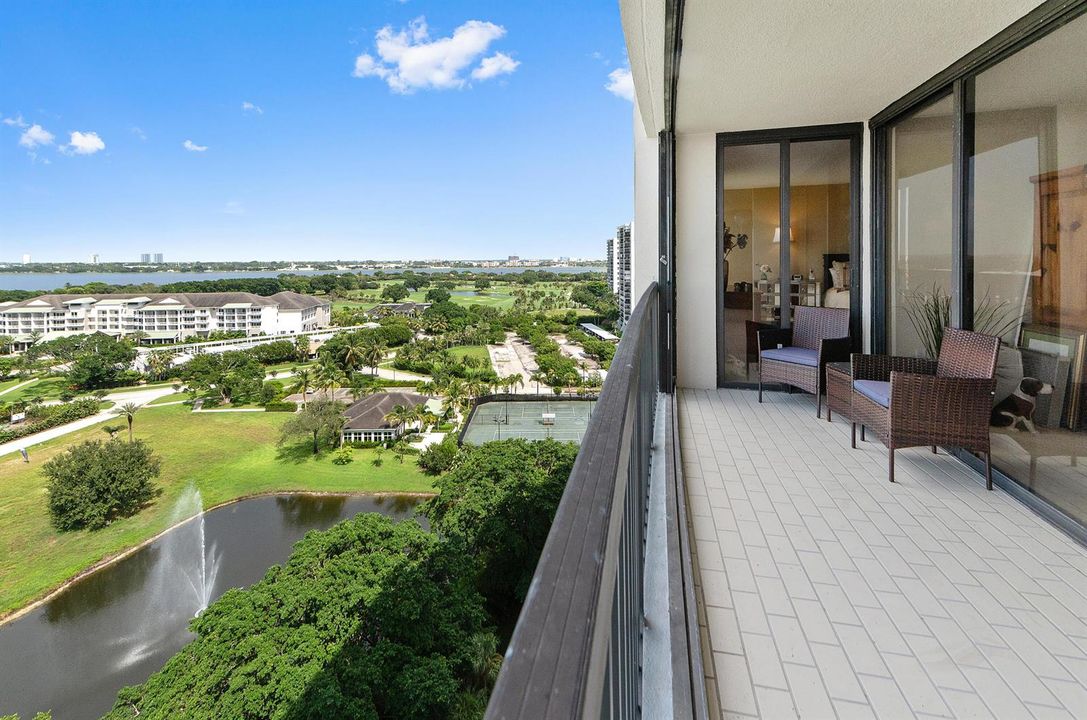 32 Balcony 06