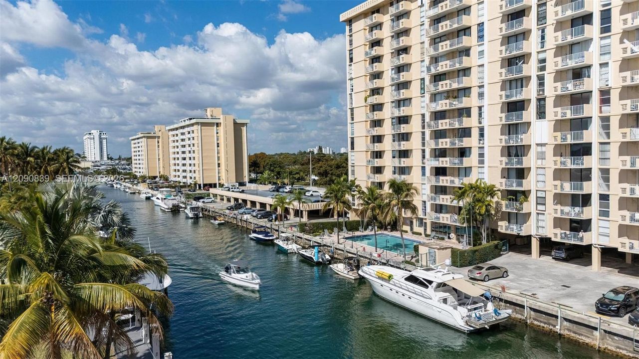 For Rent: $2,500 (2 beds, 2 baths, 904 Square Feet)