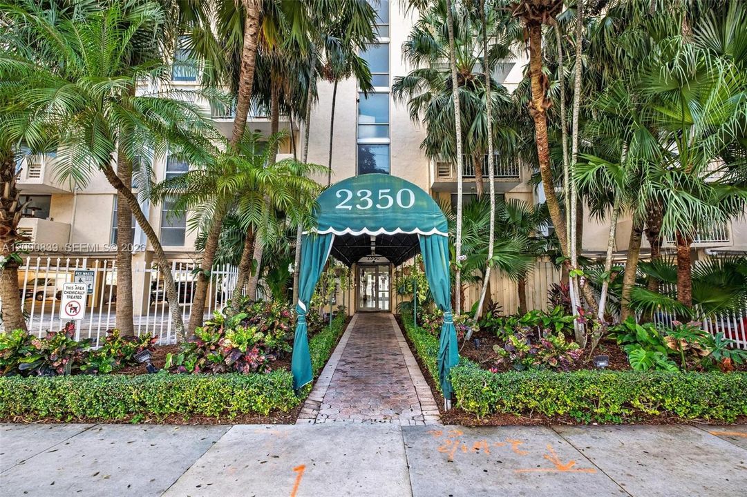 For Rent: $2,500 (2 beds, 2 baths, 904 Square Feet)
