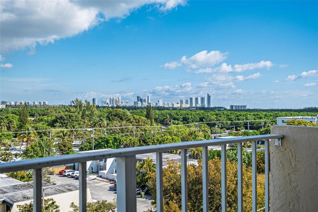 For Rent: $2,500 (2 beds, 2 baths, 904 Square Feet)