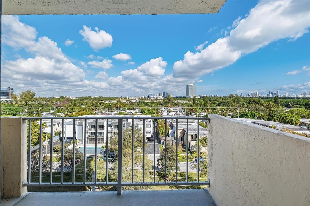 For Rent: $2,500 (2 beds, 2 baths, 904 Square Feet)