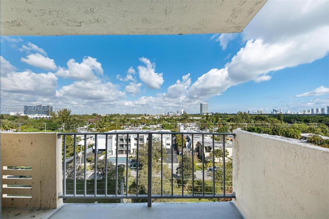 For Rent: $2,500 (2 beds, 2 baths, 904 Square Feet)
