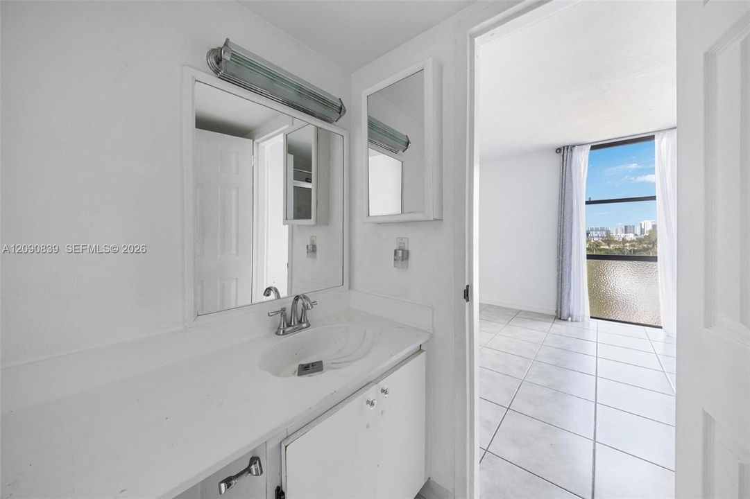 For Rent: $2,500 (2 beds, 2 baths, 904 Square Feet)