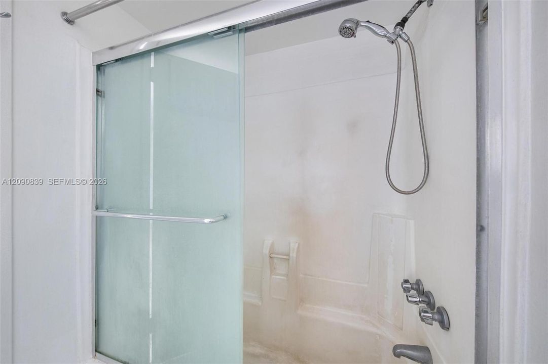 For Rent: $2,500 (2 beds, 2 baths, 904 Square Feet)