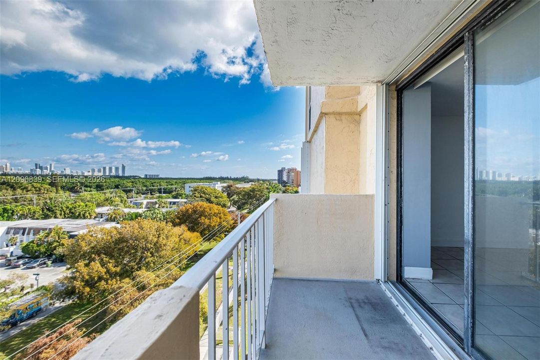 For Rent: $2,500 (2 beds, 2 baths, 904 Square Feet)
