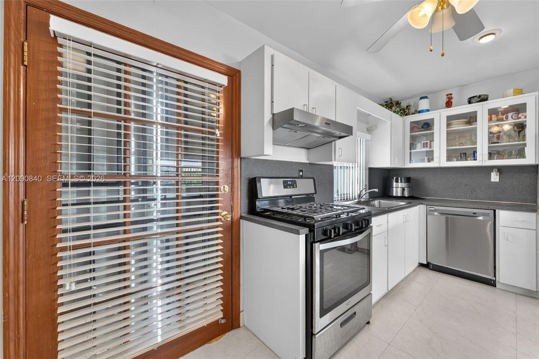 En Venta: $580,000 (3 camas, 2 baños, 1595 Pies cuadrados)