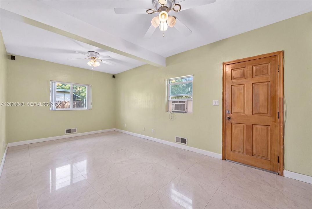 En Venta: $580,000 (3 camas, 2 baños, 1595 Pies cuadrados)