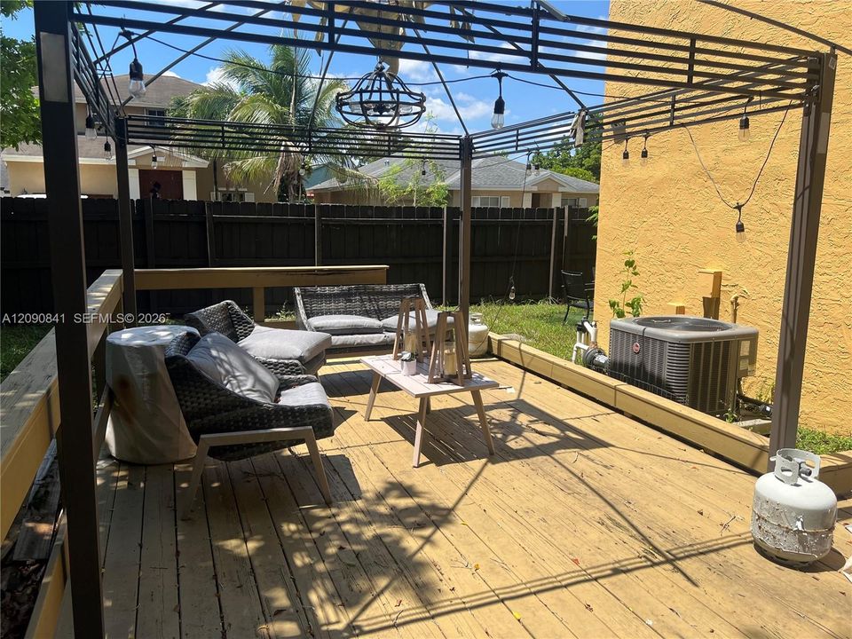En Venta: $415,000 (3 camas, 2 baños, 1415 Pies cuadrados)
