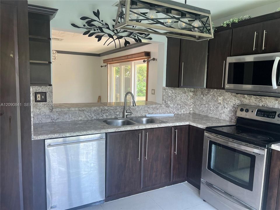 En Venta: $415,000 (3 camas, 2 baños, 1415 Pies cuadrados)