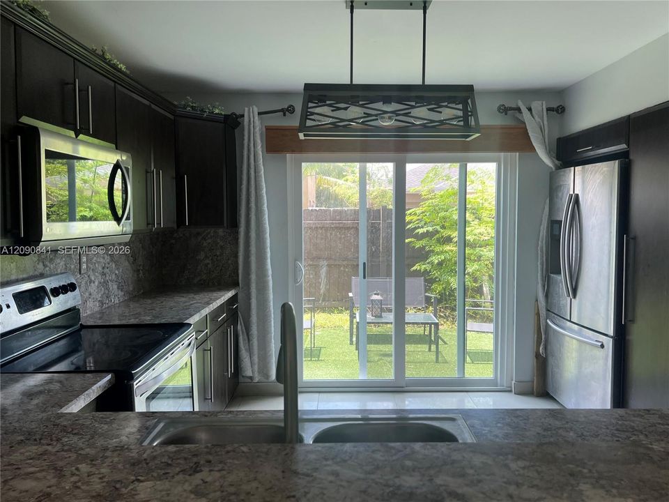 En Venta: $415,000 (3 camas, 2 baños, 1415 Pies cuadrados)