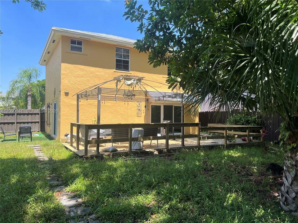 En Venta: $415,000 (3 camas, 2 baños, 1415 Pies cuadrados)