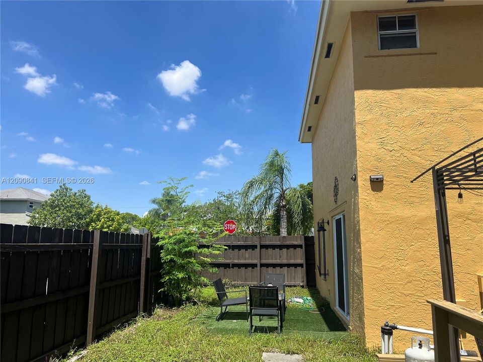 En Venta: $415,000 (3 camas, 2 baños, 1415 Pies cuadrados)