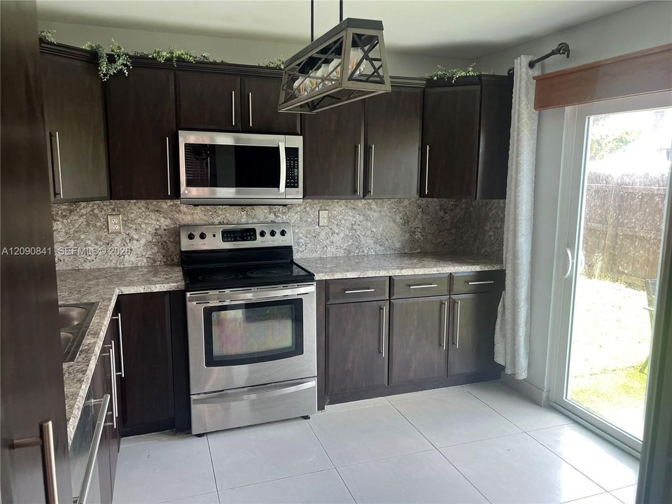 En Venta: $415,000 (3 camas, 2 baños, 1415 Pies cuadrados)