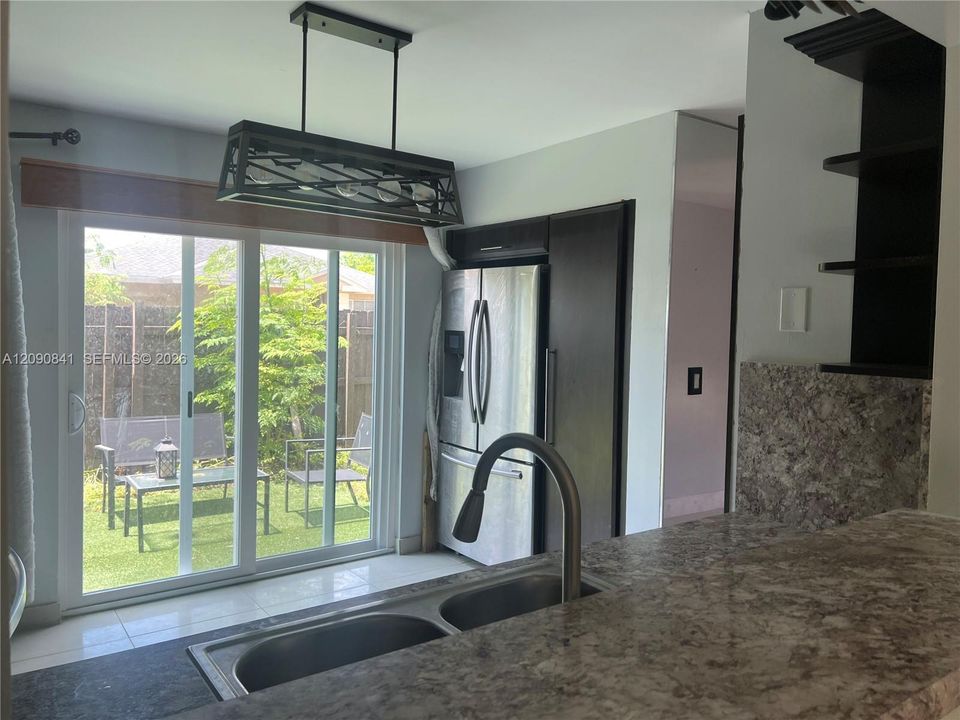 En Venta: $415,000 (3 camas, 2 baños, 1415 Pies cuadrados)