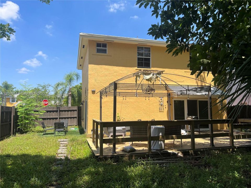 En Venta: $415,000 (3 camas, 2 baños, 1415 Pies cuadrados)