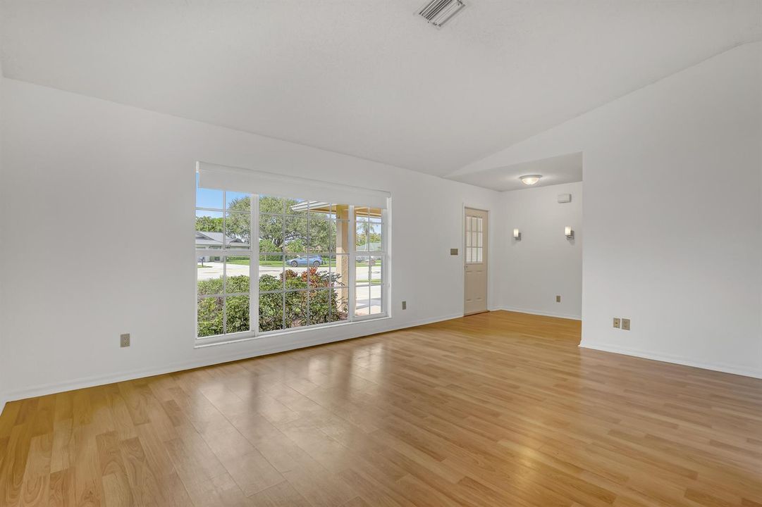 Living Room/foyer