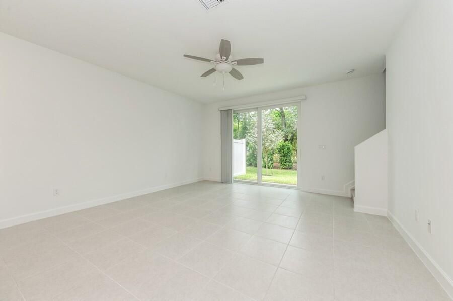 02_4547HollisterAve_1_LivingRoom_Small