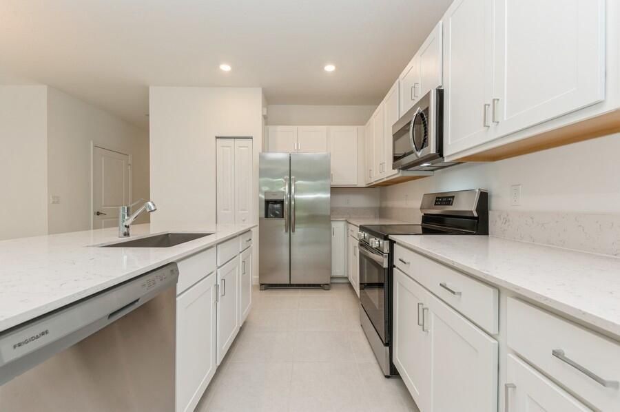 06_4547HollisterAve_5_Kitchen_Small