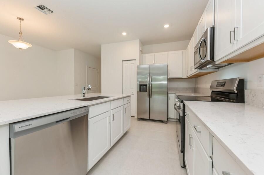 07_4547HollisterAve_177001_Kitchen_Small