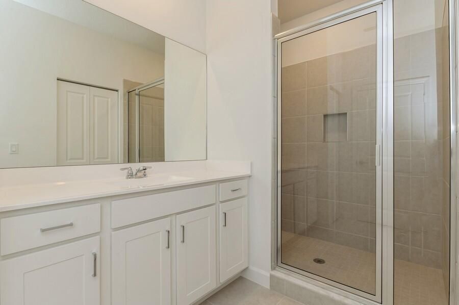 16_4547HollisterAve_168_PrimaryBathroom_