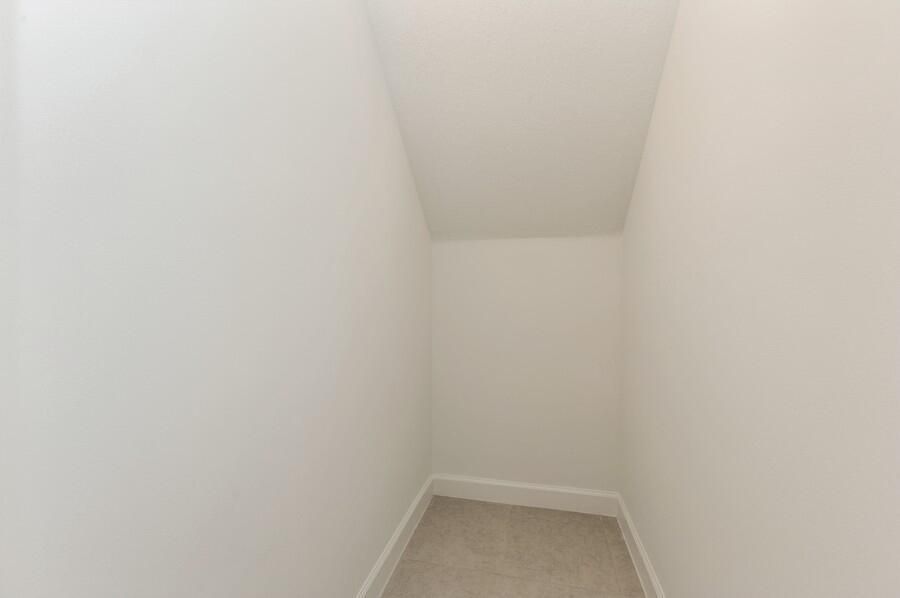 26_4547HollisterAve_2001_Small