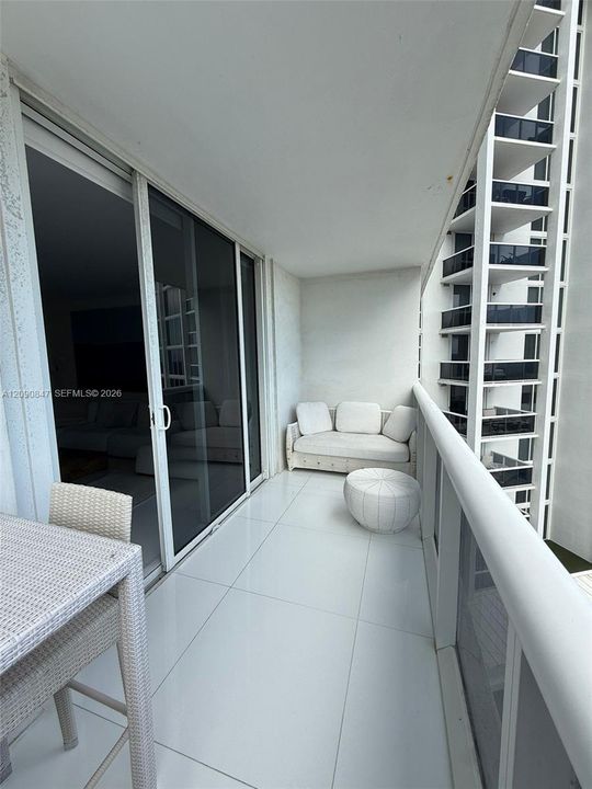 For Rent: $7,500 (2 beds, 2 baths, 1056 Square Feet)