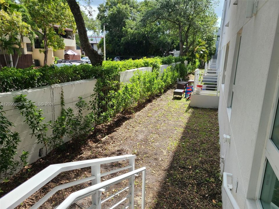 For Rent: $2,900 (3 beds, 2 baths, 1275 Square Feet)