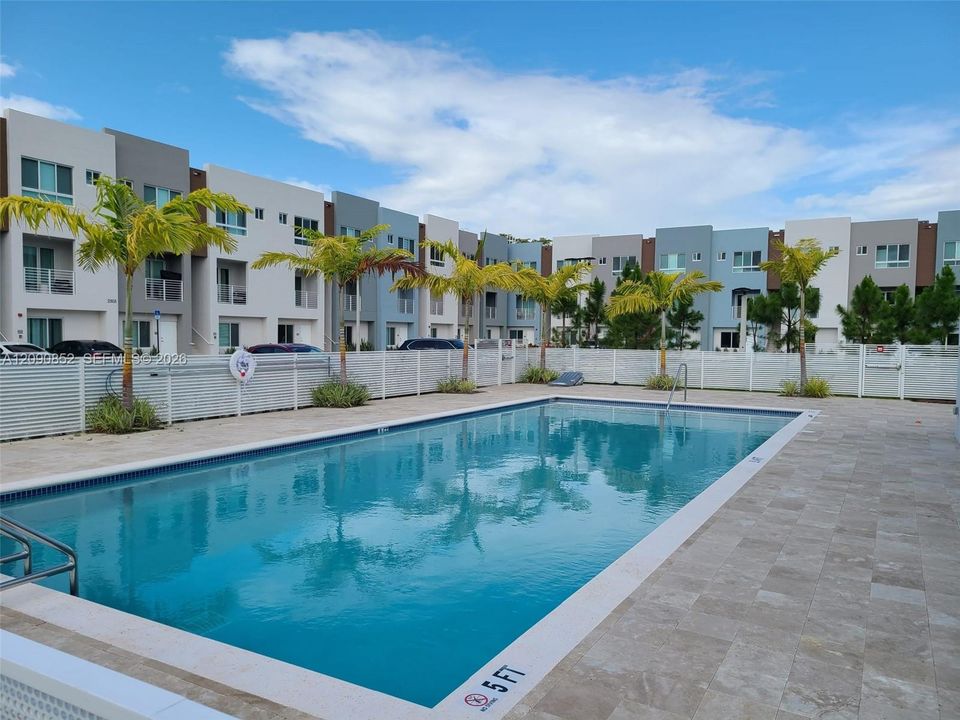 For Rent: $2,900 (3 beds, 2 baths, 1275 Square Feet)