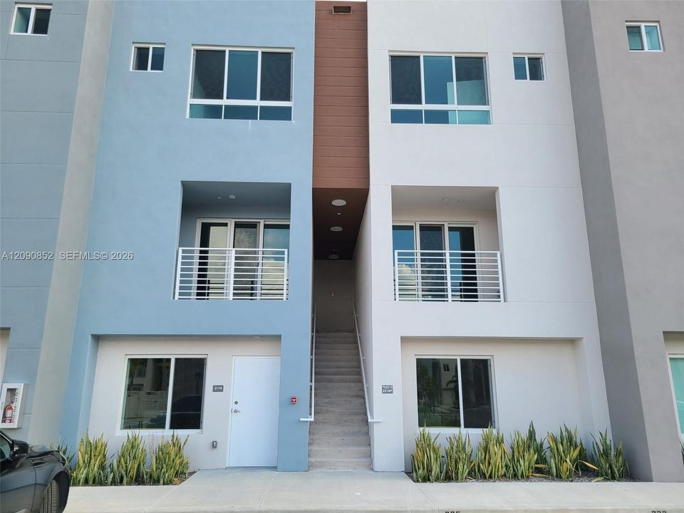 For Rent: $2,900 (3 beds, 2 baths, 1275 Square Feet)