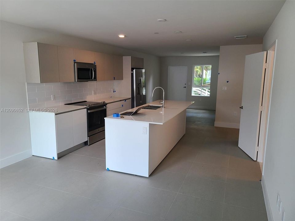 For Rent: $2,900 (3 beds, 2 baths, 1275 Square Feet)