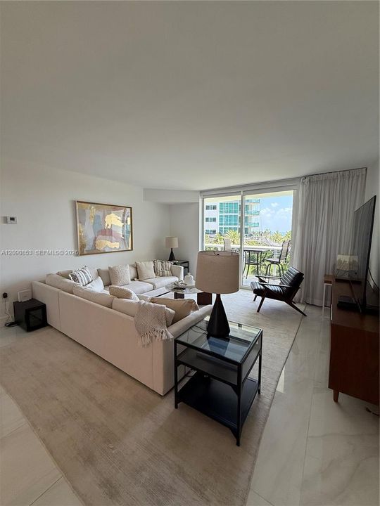 В аренду: $8,000 (2 спален, 2 ванн, 1056 Квадратных фут)