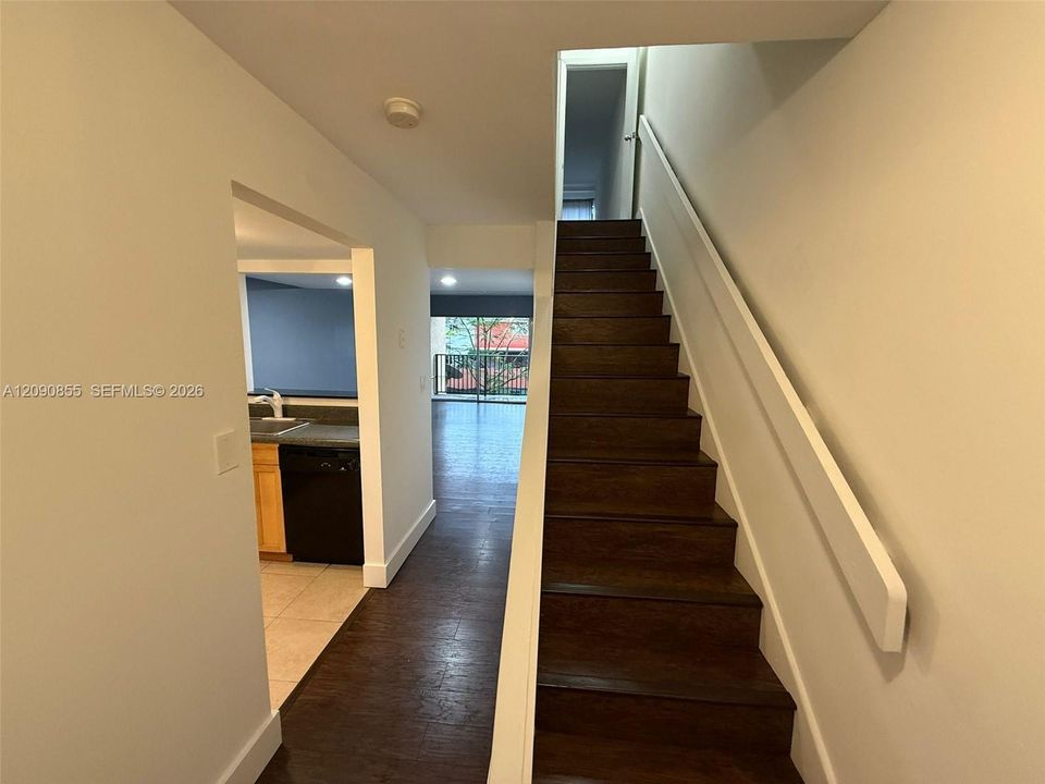 For Sale: $225,000 (2 beds, 2 baths, 1113 Square Feet)