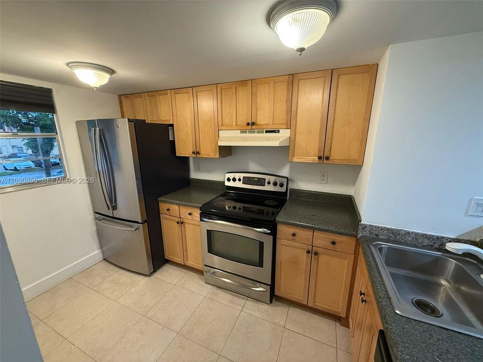 For Sale: $225,000 (2 beds, 2 baths, 1113 Square Feet)