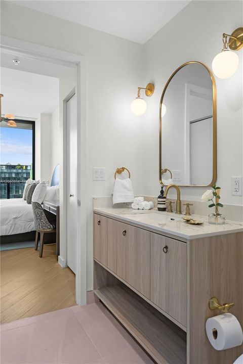 For Sale: $699,000 (1 beds, 1 baths, 576 Square Feet)