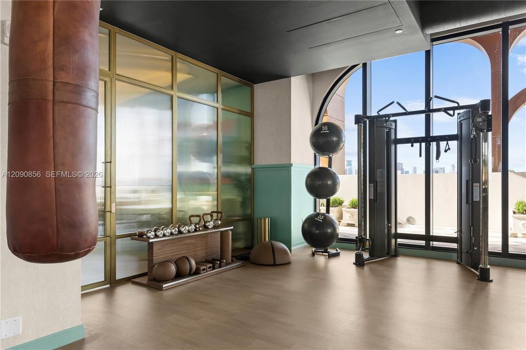 For Sale: $699,000 (1 beds, 1 baths, 576 Square Feet)