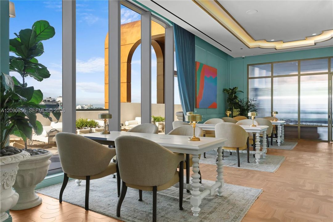 For Sale: $699,000 (1 beds, 1 baths, 576 Square Feet)