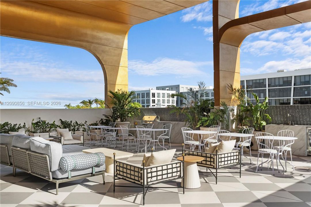 For Sale: $699,000 (1 beds, 1 baths, 576 Square Feet)