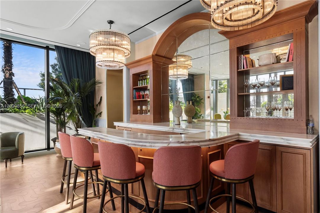 For Sale: $699,000 (1 beds, 1 baths, 576 Square Feet)