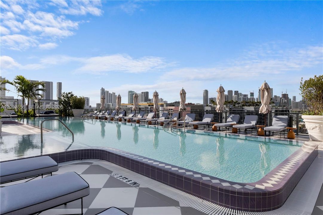 For Sale: $699,000 (1 beds, 1 baths, 576 Square Feet)
