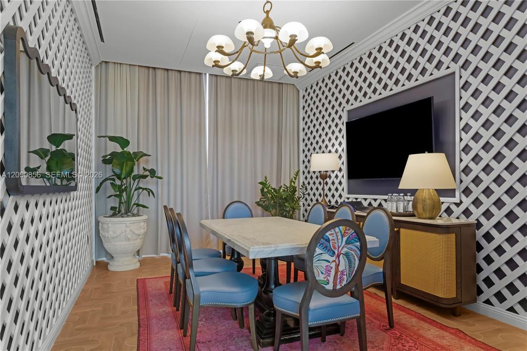 For Sale: $699,000 (1 beds, 1 baths, 576 Square Feet)