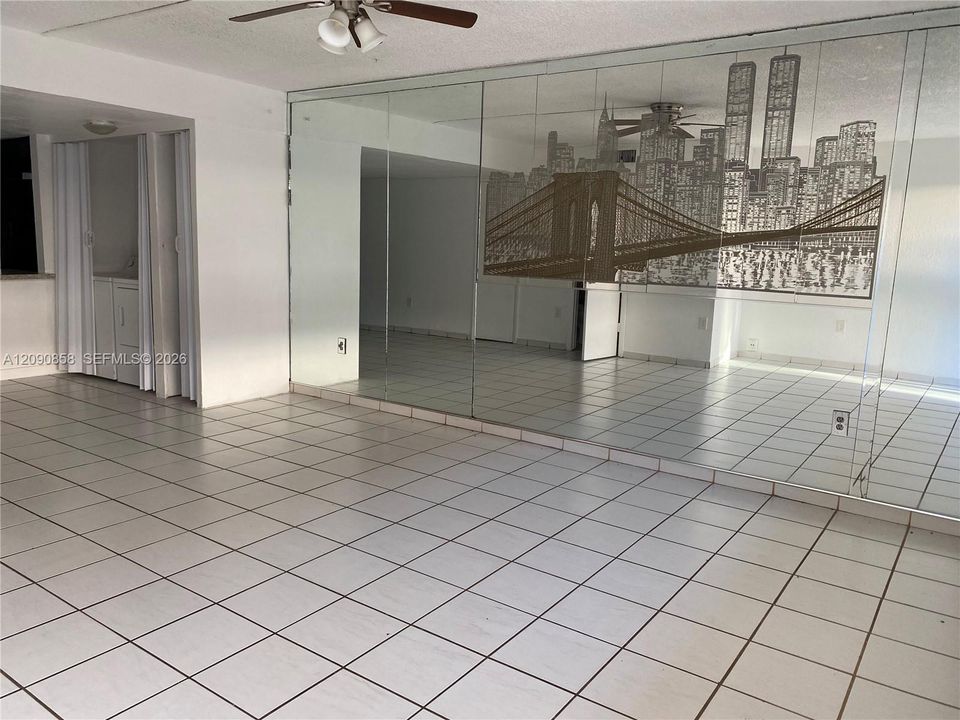 For Rent: $2,300 (2 beds, 1 baths, 1075 Square Feet)