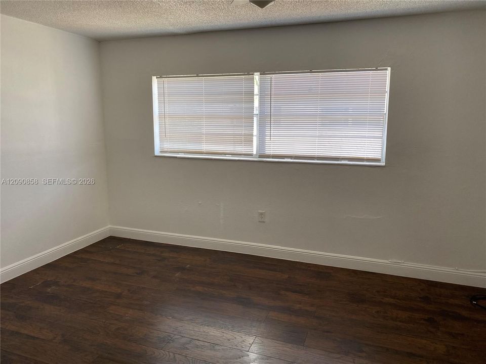 For Rent: $2,300 (2 beds, 1 baths, 1075 Square Feet)
