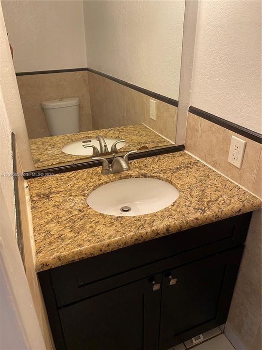 For Rent: $2,300 (2 beds, 1 baths, 1075 Square Feet)