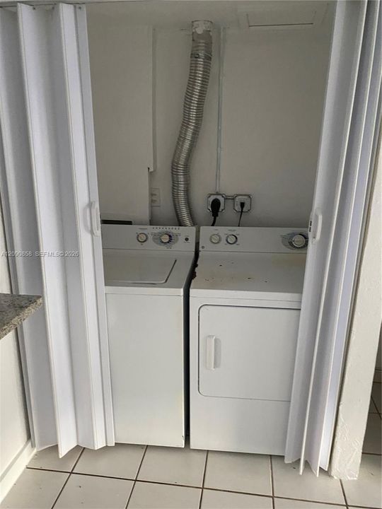 For Rent: $2,300 (2 beds, 1 baths, 1075 Square Feet)