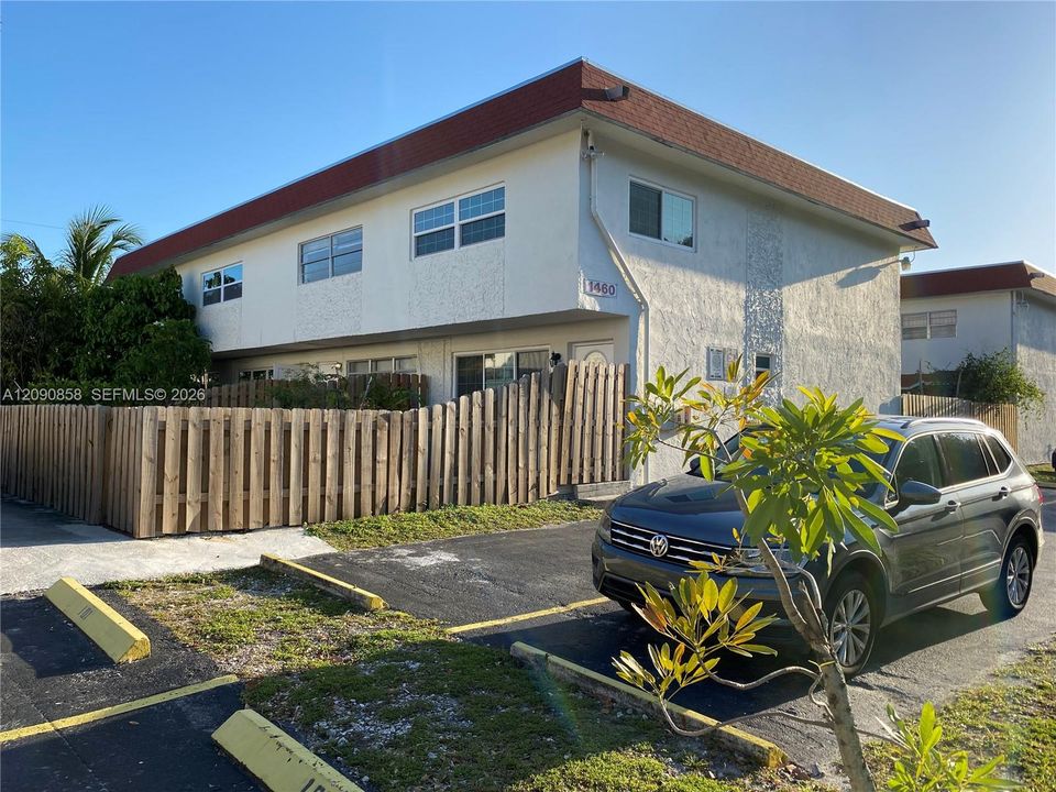 For Rent: $2,300 (2 beds, 1 baths, 1075 Square Feet)
